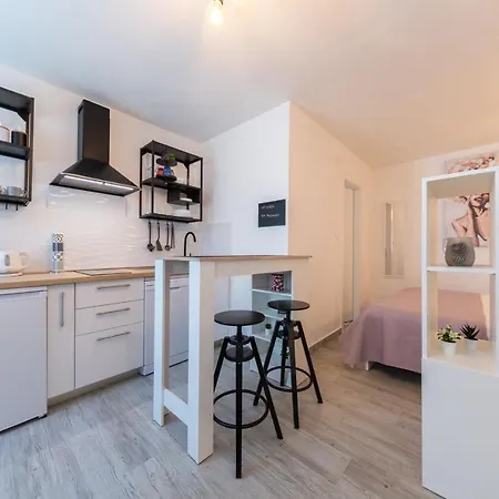 Tina Apartamento Vis